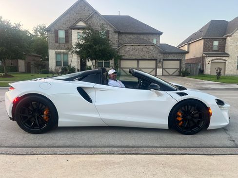 Used 2025 McLaren Artura Spider Convertible 2D image 9