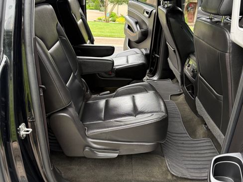 Used 2017 Chevrolet Suburban LT AWD/4WD image 17