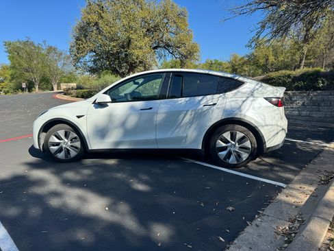 Used 2021 Tesla Model Y Long Range image 5