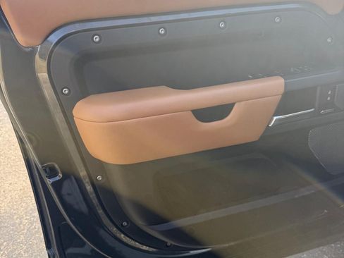 Used 2023 Land Rover Defender 110 X-Dynamic SE image 8