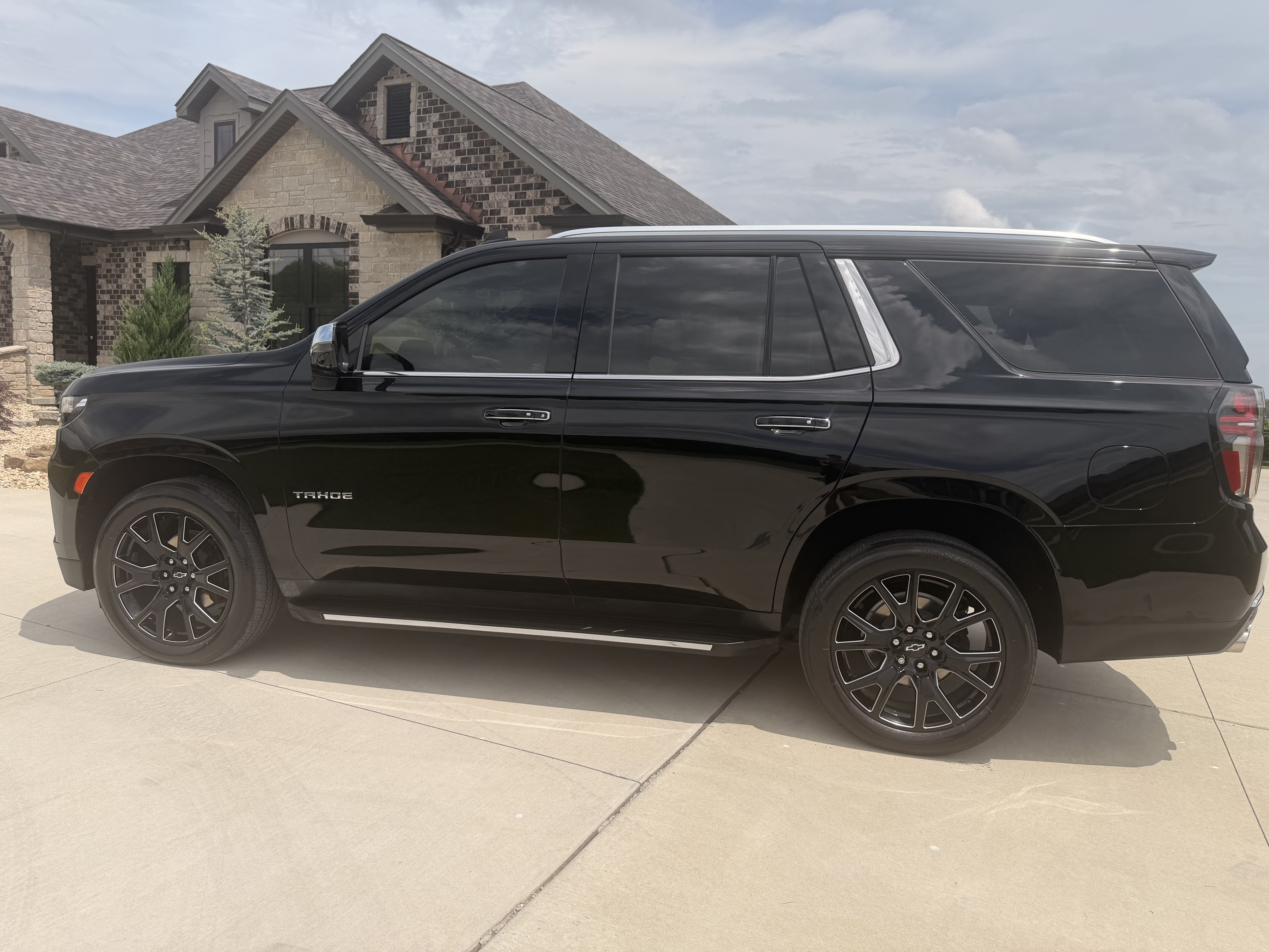 Used 2023 Chevrolet Tahoe Premier AWD/4WD image 2