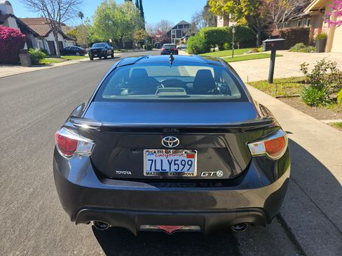 Used 2015 Scion FR-S image 2