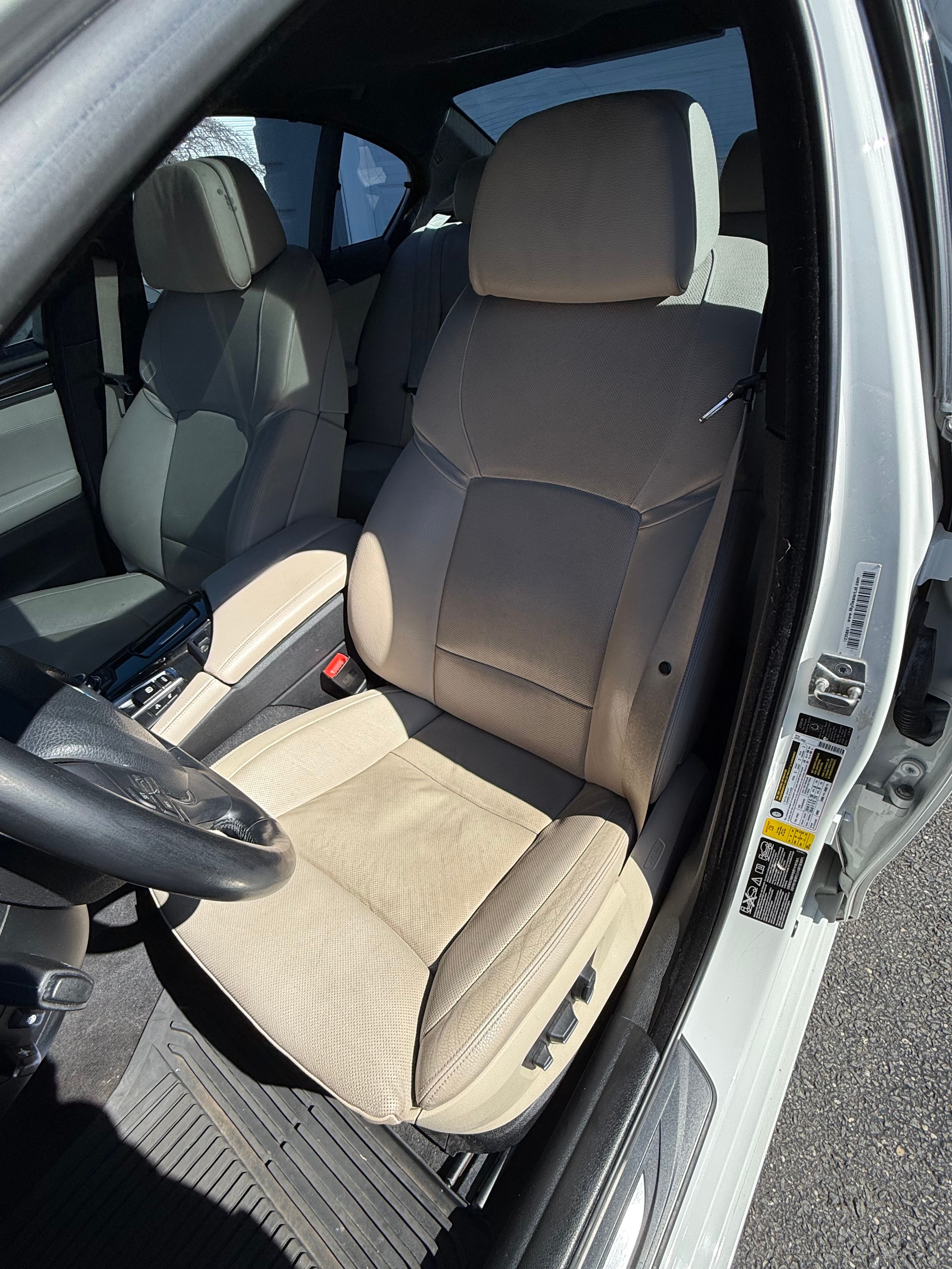 Used 2012 BMW 550i xDrive Sedan AWD/4WD image 15