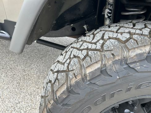 Used 2005 Jeep Wrangler Unlimited Rubicon w/ Sahara Edition Group image 14