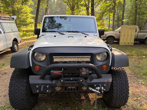 Used 2013 Jeep Wrangler Sport AWD/4WD image 5