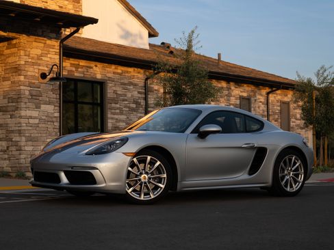 Used 2018 Porsche 718 Cayman image 1