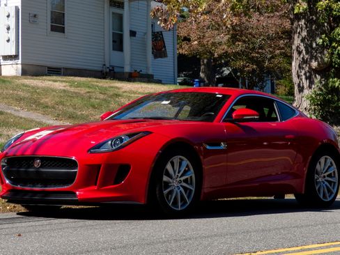 Used 2017 Jaguar F-TYPE Coupe image 6