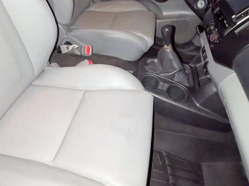 Used 2014 Toyota Tacoma 4x4 Regular Cab image 11