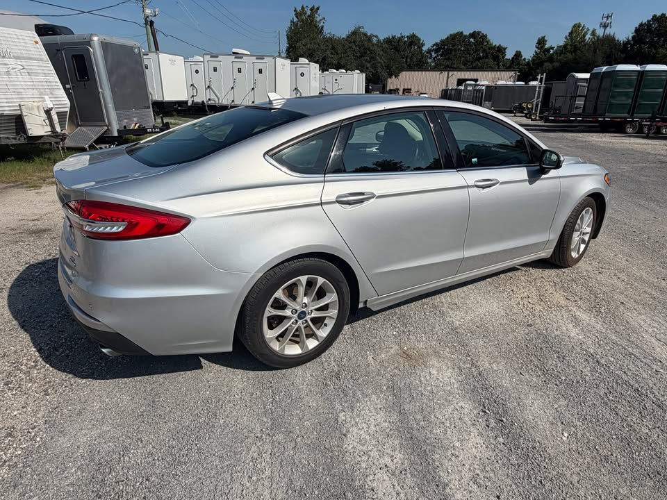 Used 2019 Ford Fusion SE FWD image 4