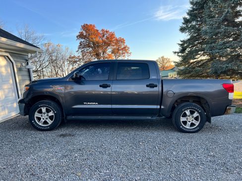 Used 2011 Toyota Tundra 4x4 CrewMax image 1