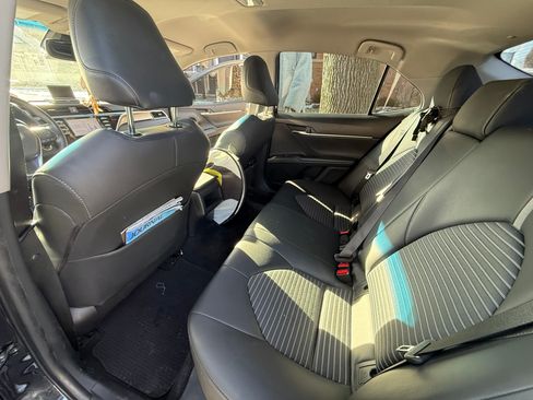 Used 2018 Toyota Camry SE image 9