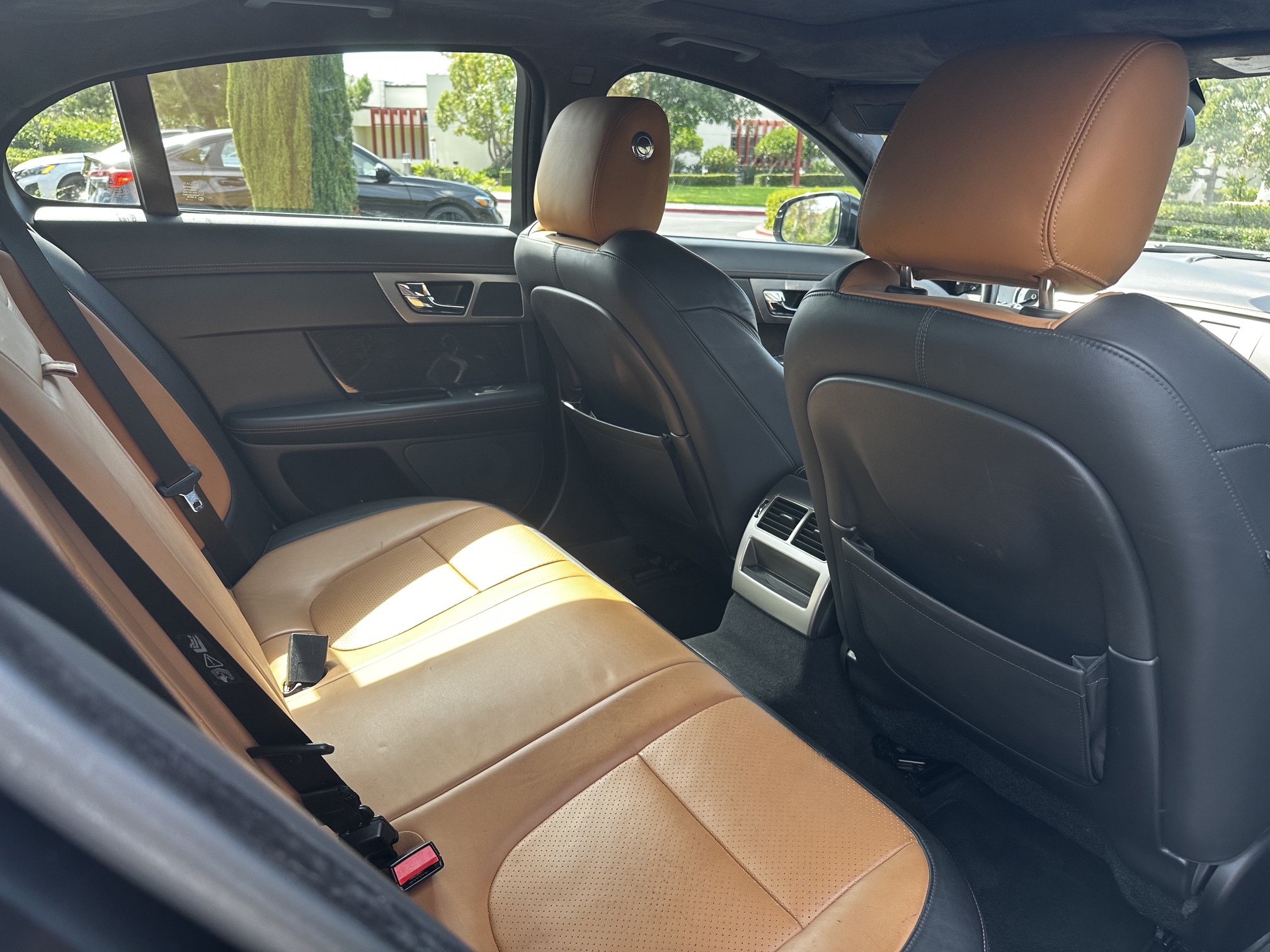 Used 2010 Jaguar XF R RWD image 10