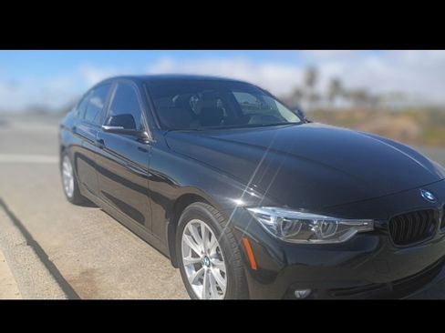 Used 2018 BMW 320i xDrive Sedan AWD/4WD image 2