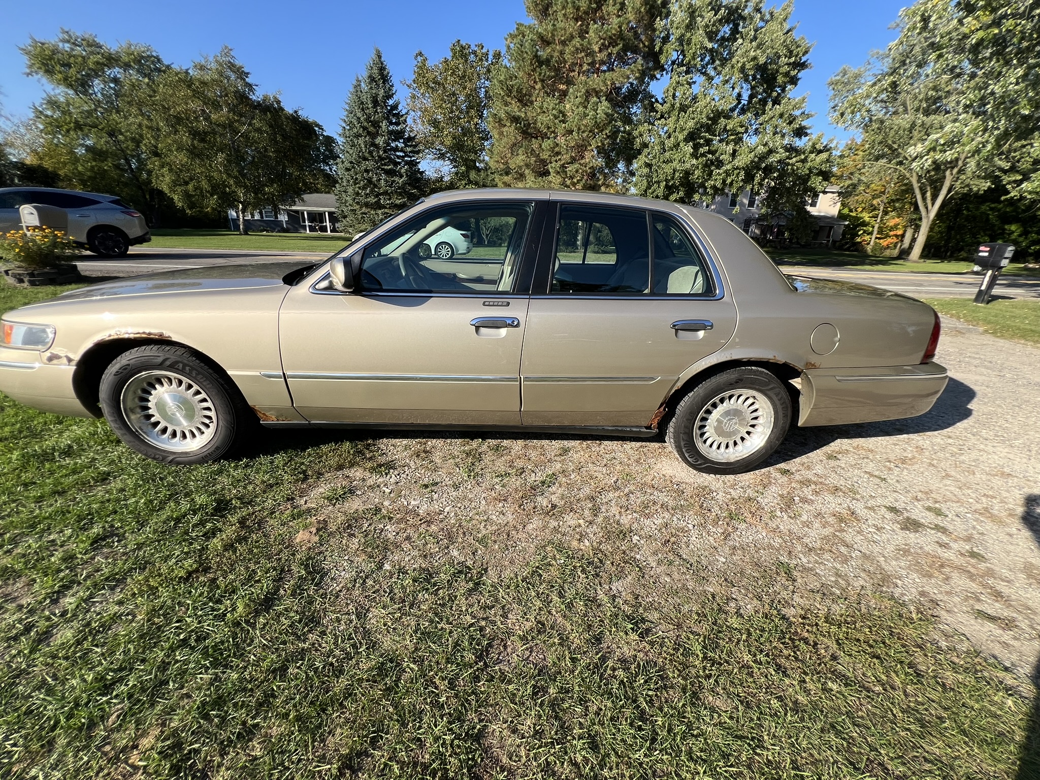 Used 1999 Mercury Grand Marquis LS RWD image 4
