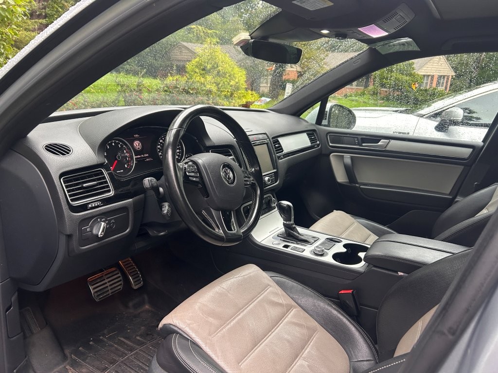 Used 2017 Volkswagen Touareg Wolfsburg Edition AWD/4WD image 12