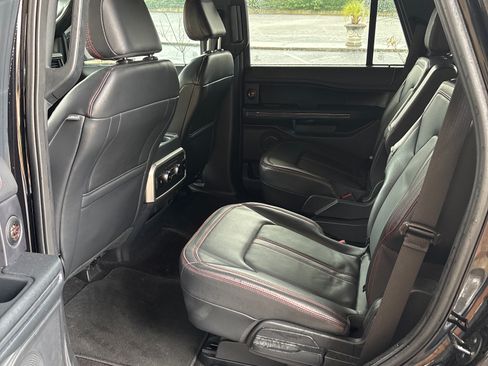 Used 2023 Ford Expedition Limited image 11