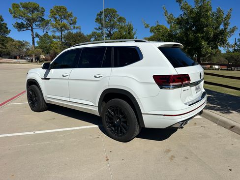 Used 2021 Volkswagen Atlas SEL Premium image 2