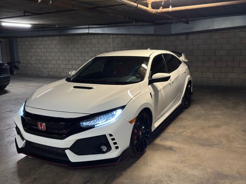 Used 2018 Honda Civic Type R image 8