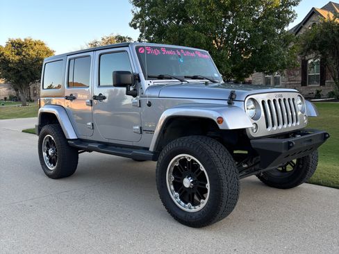 Used 2015 Jeep Wrangler Unlimited Sahara w/ Dual Top Group image 10