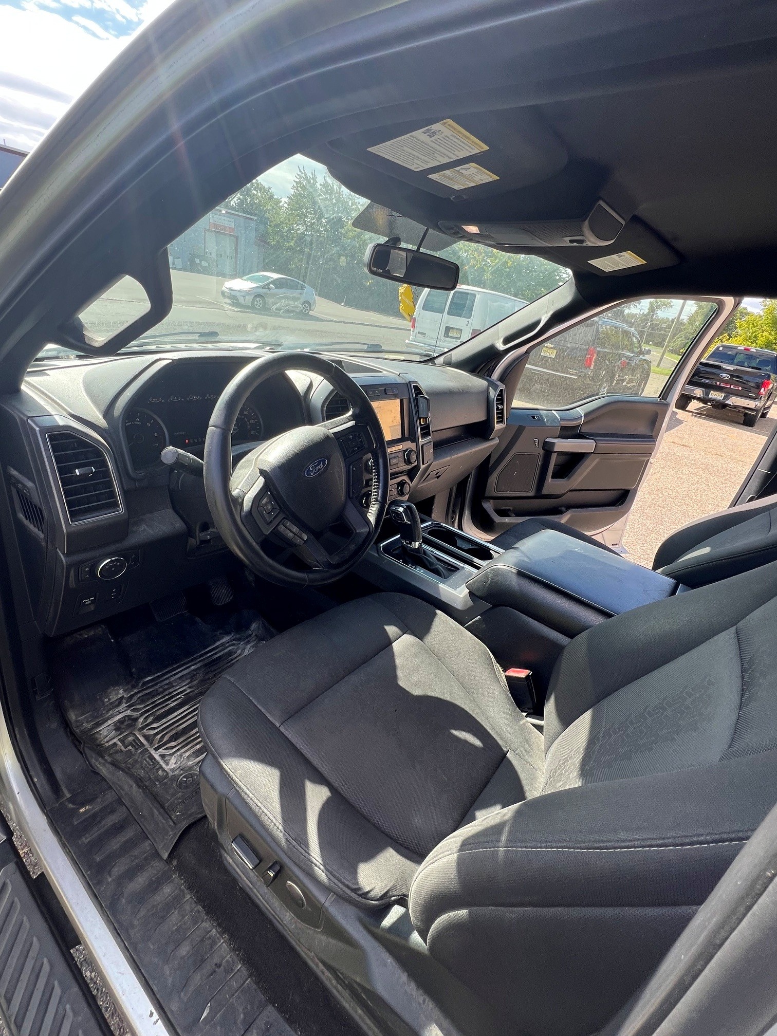 Used 2018 Ford F150 XLT w/ Equipment Group 302A Luxury AWD/4WD image 9