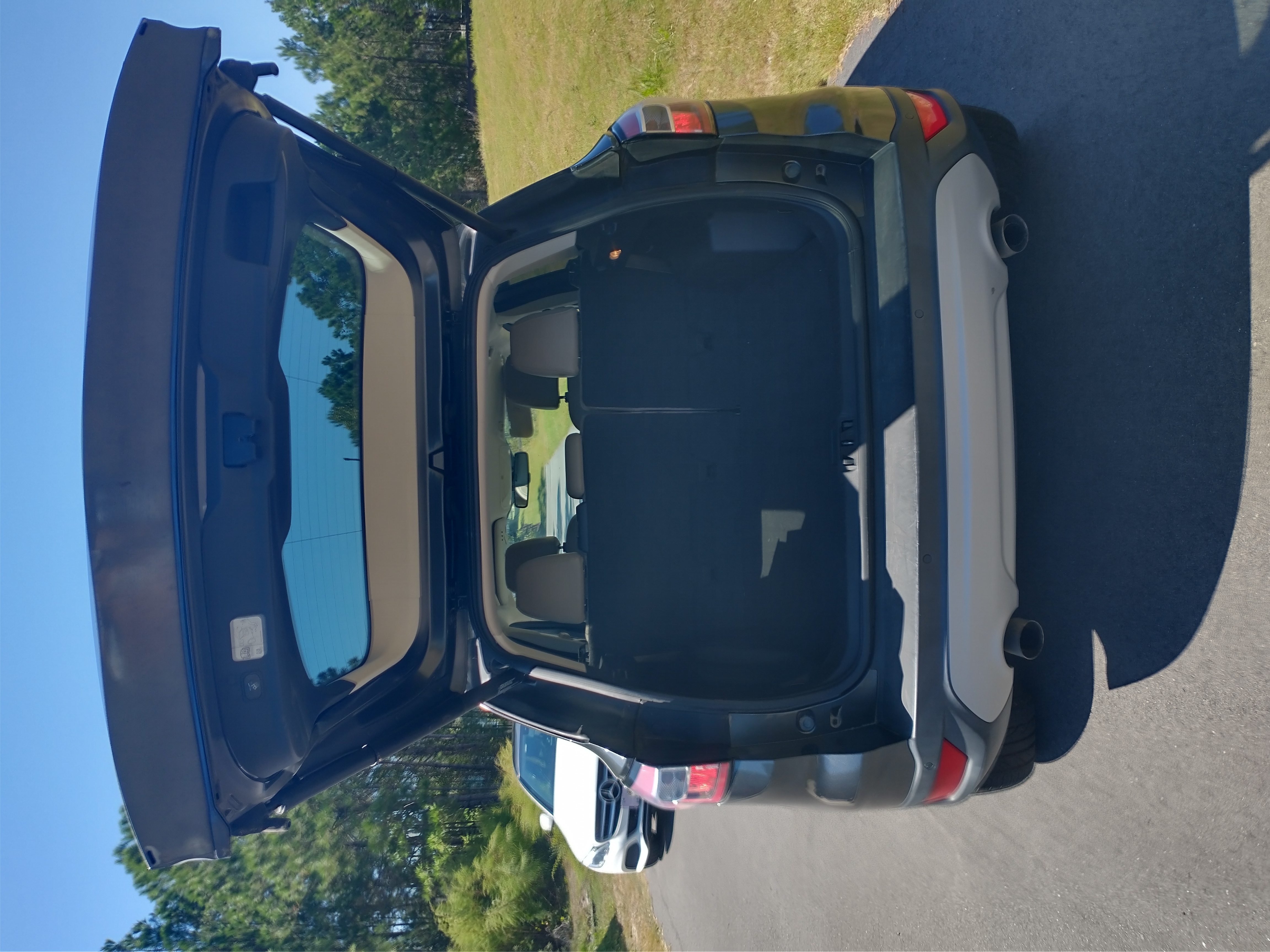 Used 2017 Ford Escape Titanium FWD image 11