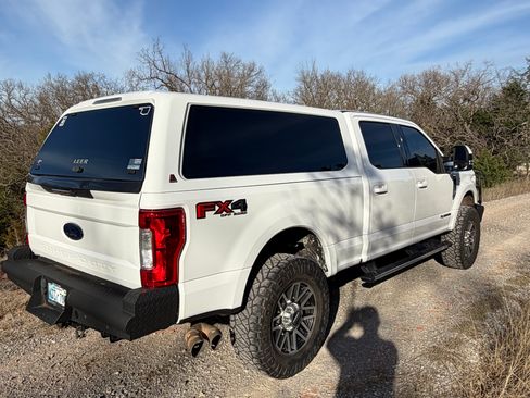Used 2017 Ford F250 Lariat w/ Lariat Value Package image 5