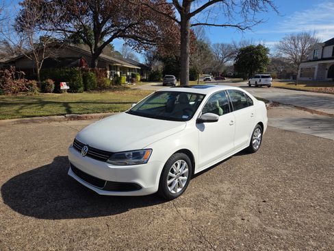 Used 2013 Volkswagen Jetta SE image 2