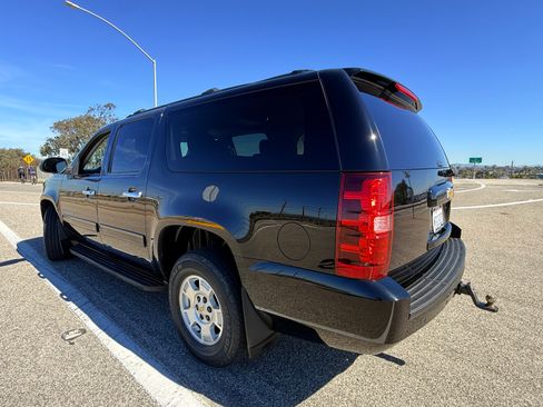 Used 2014 Chevrolet Suburban LT image 4