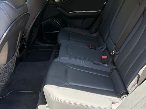 Used 2019 Audi Q8 Premium Plus w/ Premium Plus AWD/4WD image 12