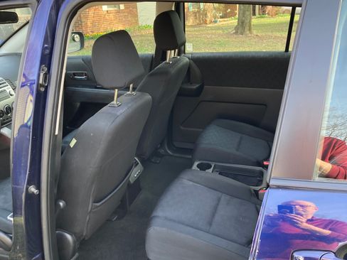 Used 2009 MAZDA MAZDA5 Sport image 11