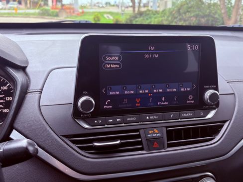 Used 2022 Nissan Altima 2.5 SV w/ SV Premium Package FWD image 11