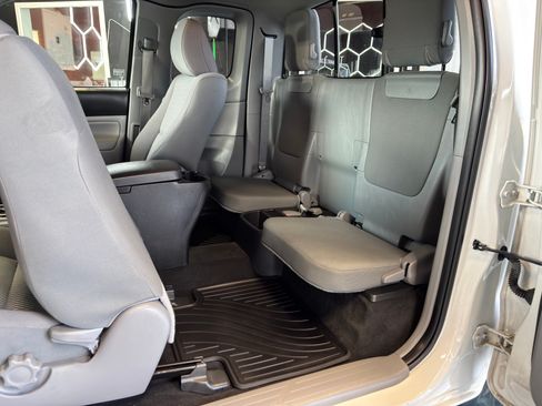 Used 2015 Toyota Tacoma 2WD Access Cab w/ SR5 Package image 15