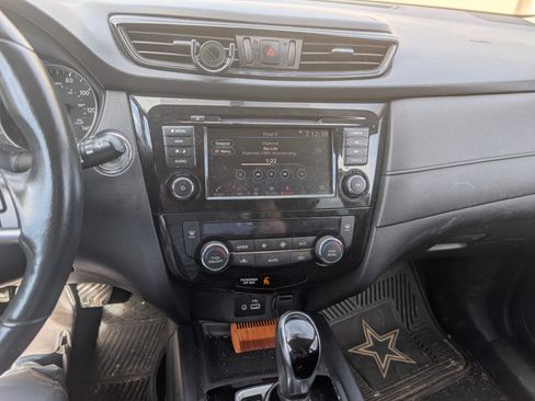 Used 2018 Nissan Rogue SV w/ Premium Package image 1