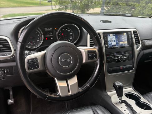 Used 2011 Jeep Grand Cherokee Laredo image 10