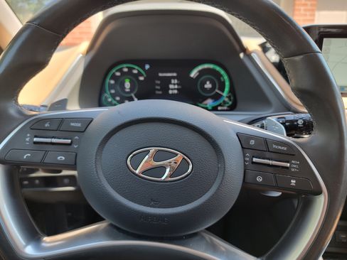 Used 2022 Hyundai Sonata Limited w/ Winter Weather Package FWD image 10