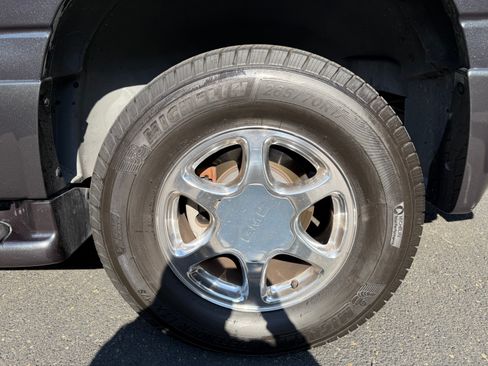 Used 2003 GMC Yukon XL Denali image 9