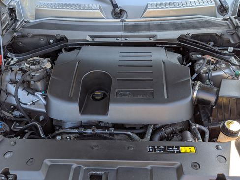 Used 2023 Land Rover Defender 110 X-Dynamic SE image 9