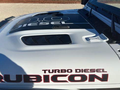 Used 2023 Jeep Gladiator Rubicon AWD/4WD image 8