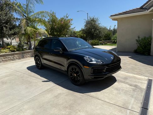 Used 2021 Porsche Cayenne S AWD/4WD image 2