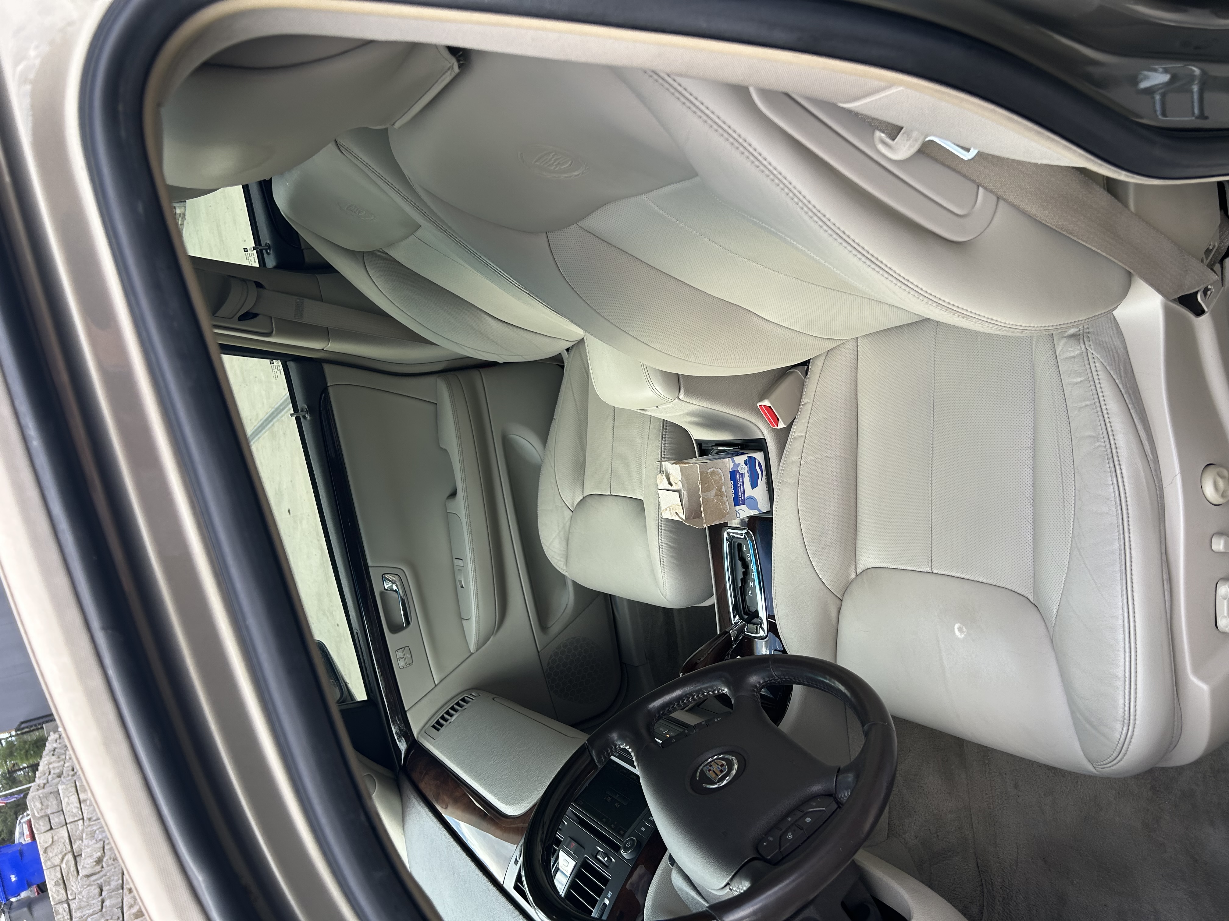 Used 2010 Cadillac DTS Luxury FWD image 10