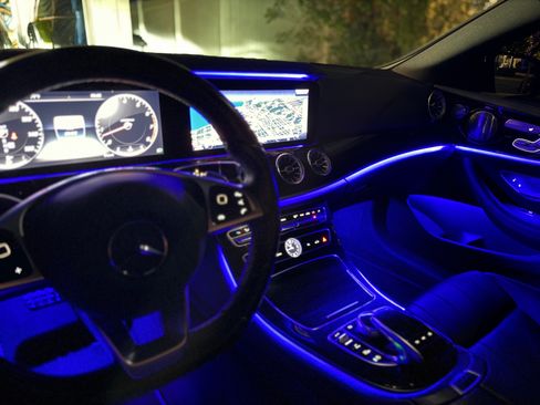 Used 2018 Mercedes-Benz E 400 Coupe image 2