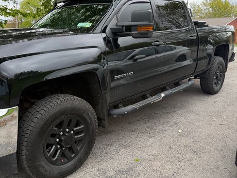 Used 2018 Chevrolet Silverado 3500 W/T AWD/4WD image 4