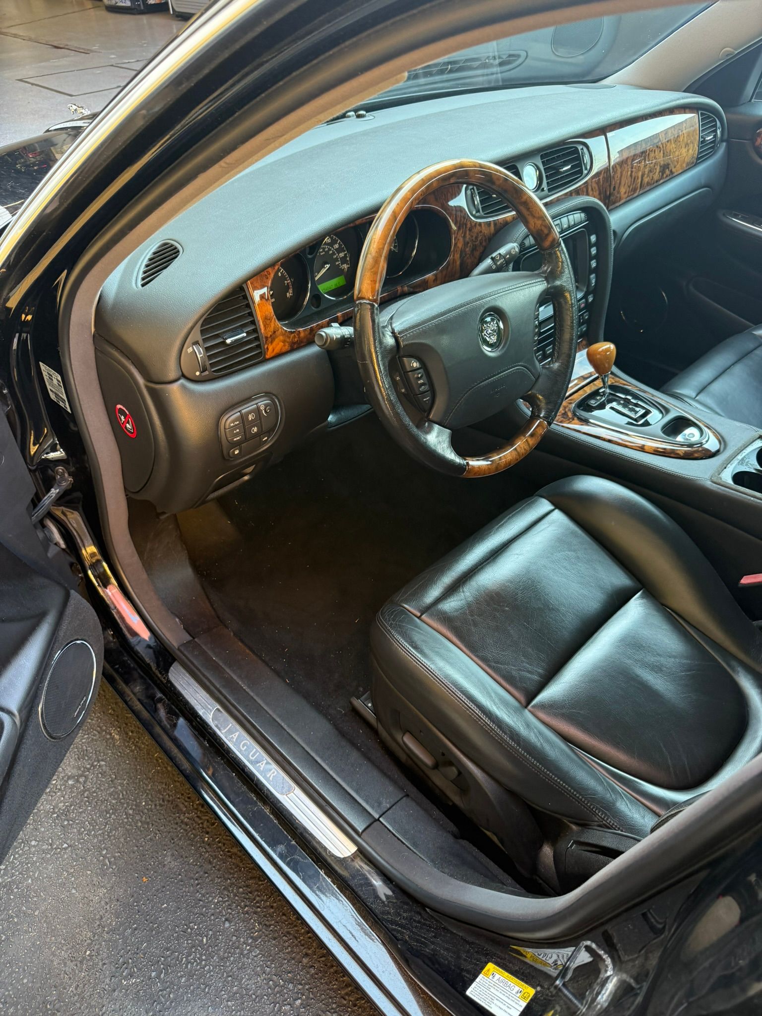 Used 2004 Jaguar XJ8 RWD image 9