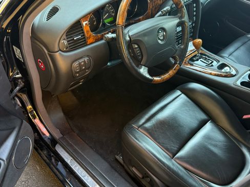 Used 2004 Jaguar XJ8 RWD image 9