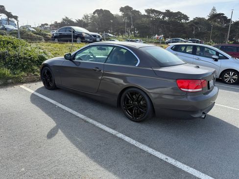 Used 2010 BMW 335i Convertible image 11