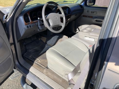 Used 2000 Toyota Tundra SR5 image 2