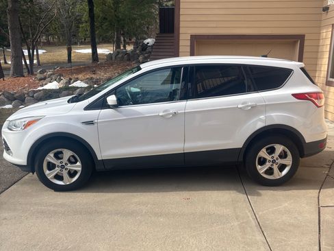 Used 2014 Ford Escape SE image 2