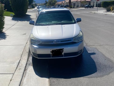 Used 2010 Ford Focus SEL image 4