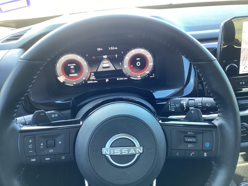 Used 2023 Nissan Pathfinder Platinum w/ Cargo Package image 32