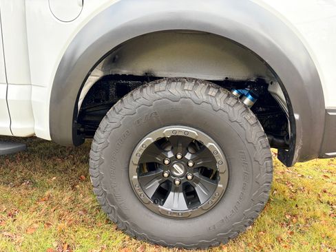 Used 2017 Ford F150 Raptor w/ Equipment Group 802A Luxury image 2